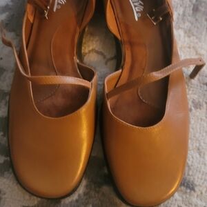 Artiva shoes, 7 1/2 M, Carmel color